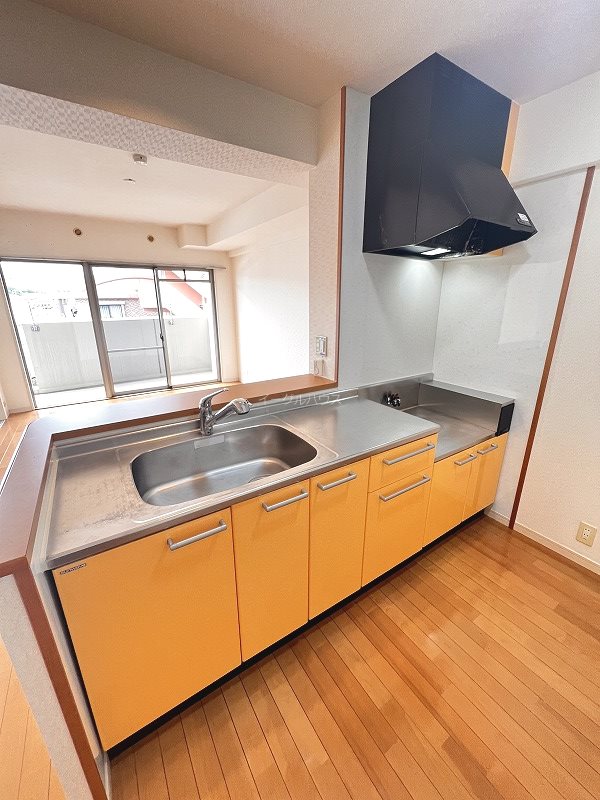 キッチン　退去前の写真となるため現状と異なる場合がございます