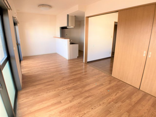 居室・リビング　別部屋反転間取りのお写真となります。