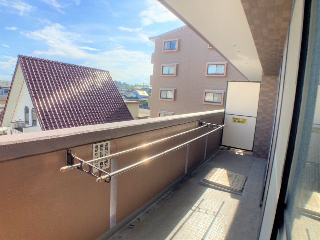 バルコニー　別部屋反転間取りのお写真となります。