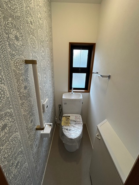 トイレ　ウォシュレット完備/新規リフォーム済み