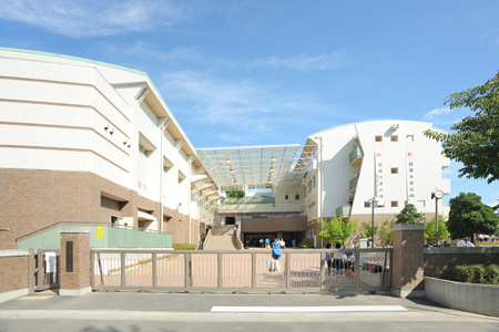 中学校　朝霞市立朝霞第一中学校（中学校）まで1887m
