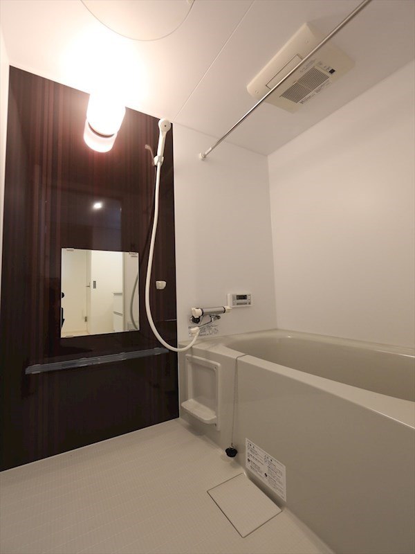 バス・シャワールーム　追い焚き浴室暖房乾燥機能付バス　同仕様写真