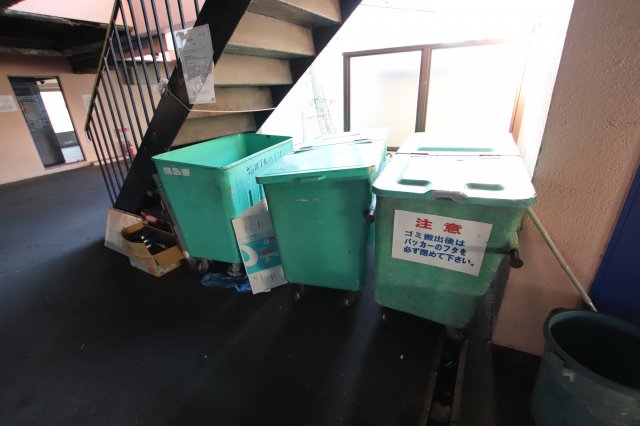 その他　敷地内ゴミ捨場