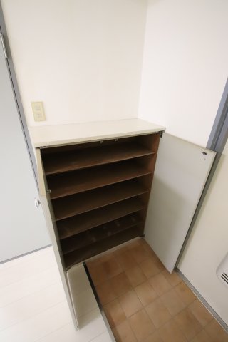 収納　シューズボックス駐輪場