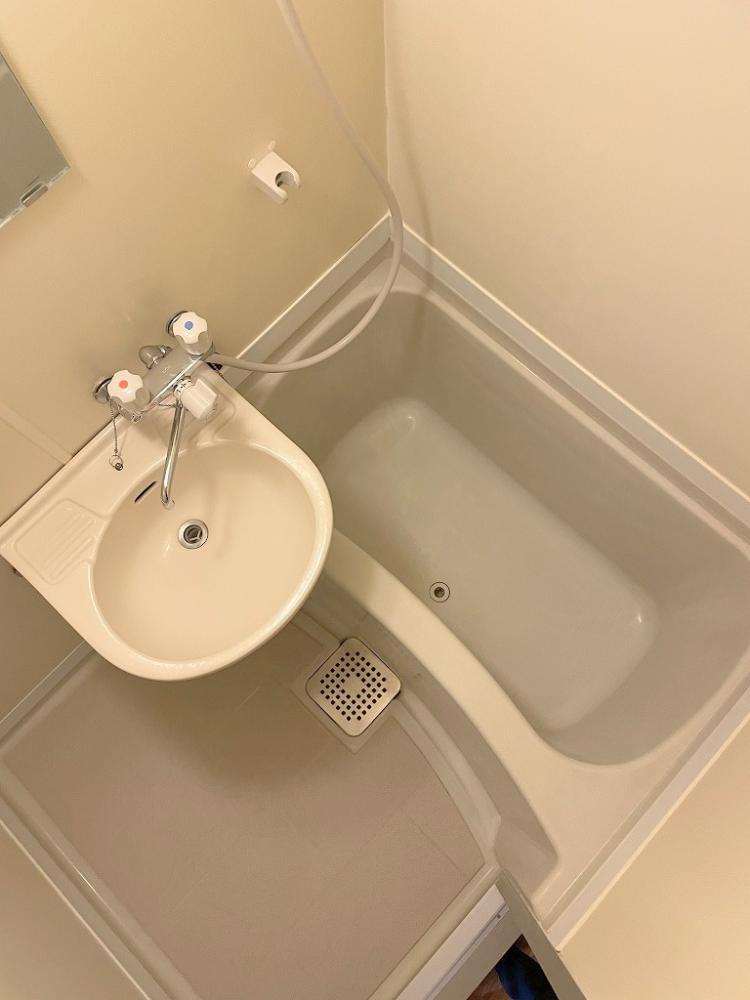 バス・シャワールーム　バストイレ独立タイプ