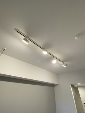 エントランス　オシャレな証明です