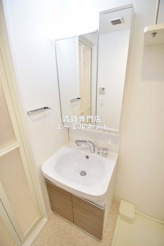 洗面設備　清潔感ある独立洗面台で毎日気持ちよく♪