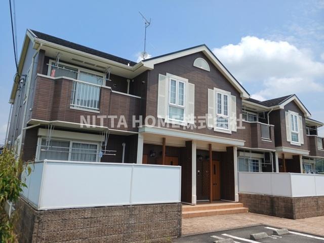 建物外観　緑豊かで静かな環境です＊