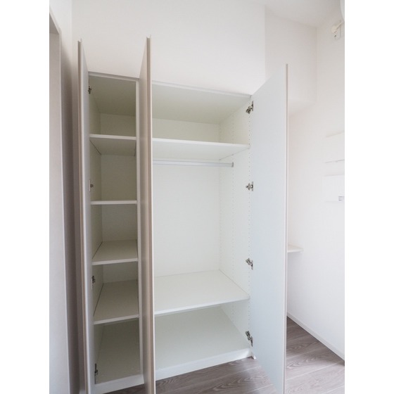 収納　棚がたくさんあって便利なクローゼット