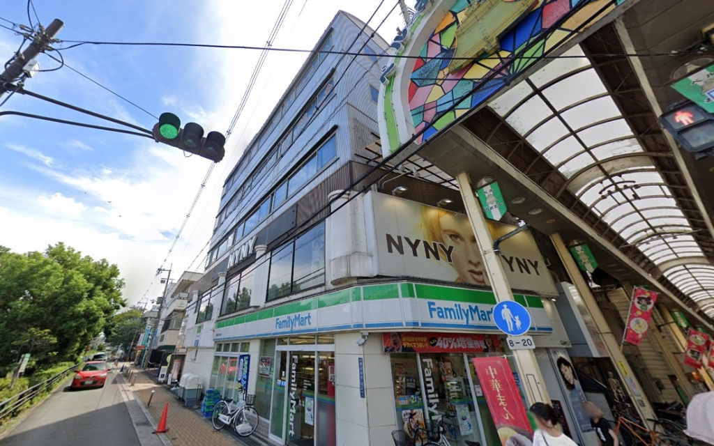 コンビニ　ファミリーマート 京阪寝屋川市駅前店（コンビニ）まで420m