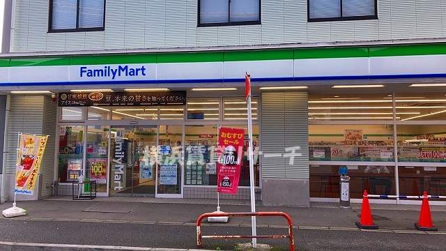 コンビニ　ファミリーマート新横浜店（コンビニ）まで809m