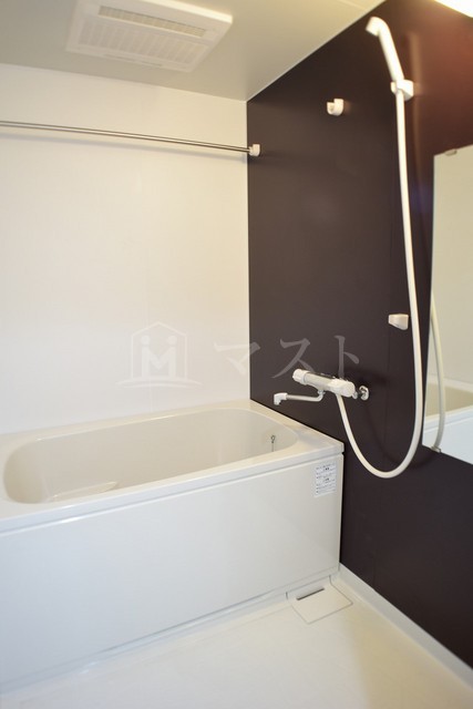 バス・シャワールーム　ゆったりくつろげる室内です。