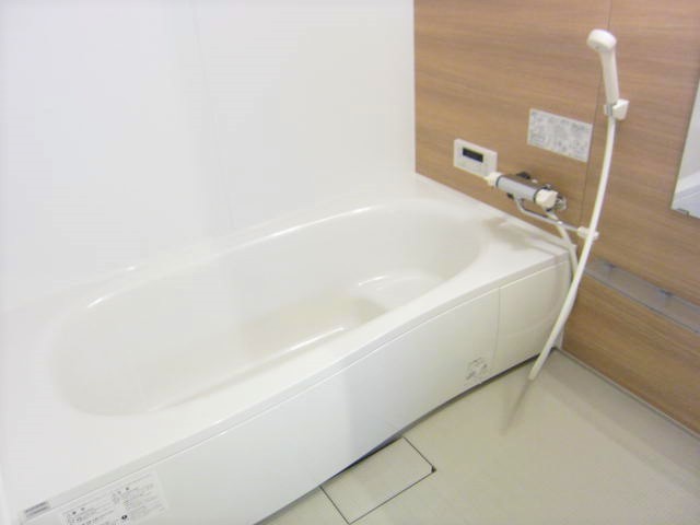 バス・シャワールーム　追焚給湯と浴室乾燥機付き