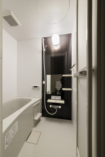 バス・シャワールーム　落ち着いた空間のお風呂です