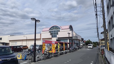スーパー　マルヤ岩槻店（スーパー）まで832m