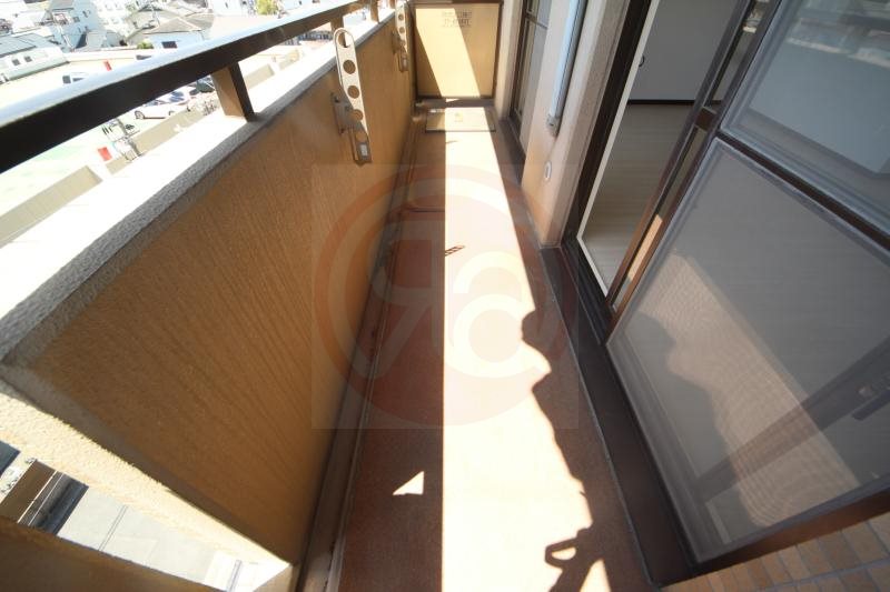 バルコニー　バルコニーからの眺めを楽しみながら食事をしませんか