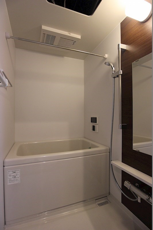 バス・シャワールーム　浴室TVも備わっています。