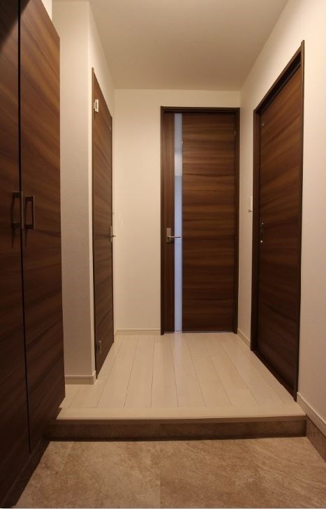 玄関　トールタイプのシューズボックスです。