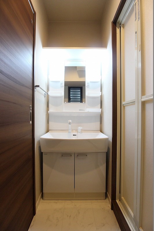 洗面設備　大人女子には必須の洗面脱衣所のあるお部屋です。