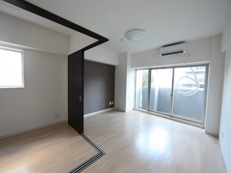 バルコニー　ＬＤＫ12.4帖　洋室4.5帖とつなげても仕切っても使えます