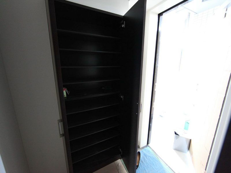 玄関　玄関　シューズボックス付（収納充実してます）