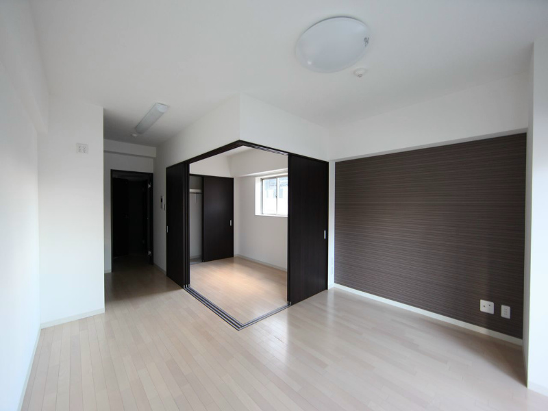 居室・リビング　ＬＤＫ12.4帖　洋室4.5帖とつなげても仕切っても使えます