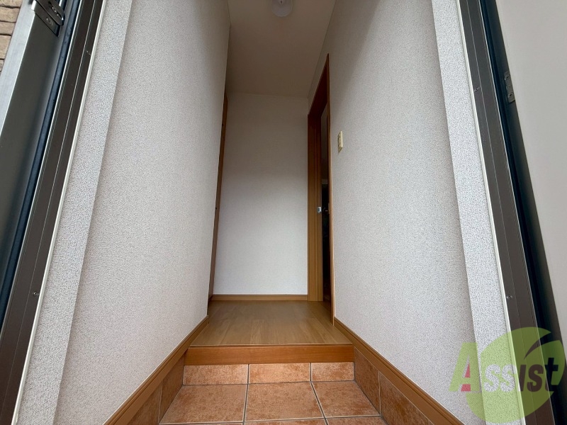 玄関　玄関は敷居も高くないので、荷物の出し入れが楽チンです。