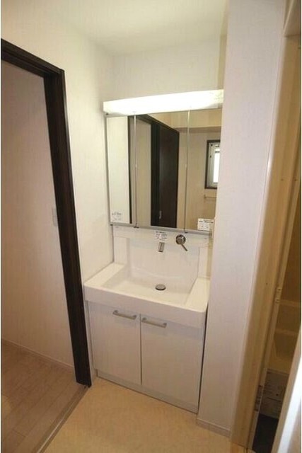 洗面設備　使いやすい洗面台です