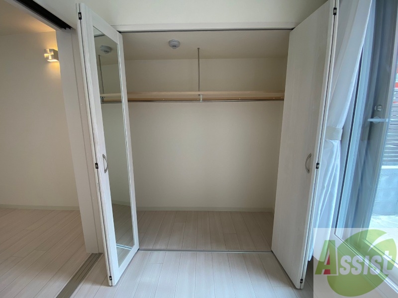 収納　寝室の収納です。部屋がすっきり片付きます。