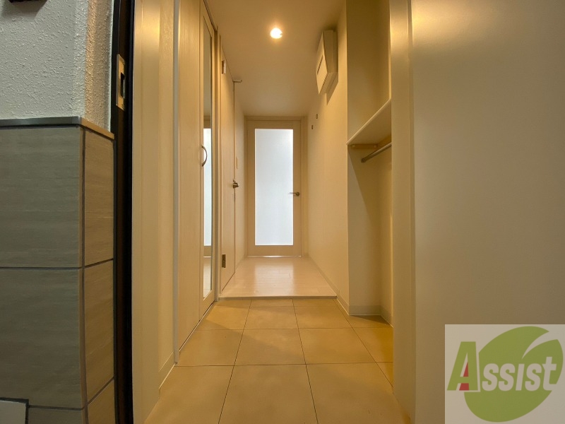 玄関　玄関の様子です。明るい印象ですね。気分もあがりそう。