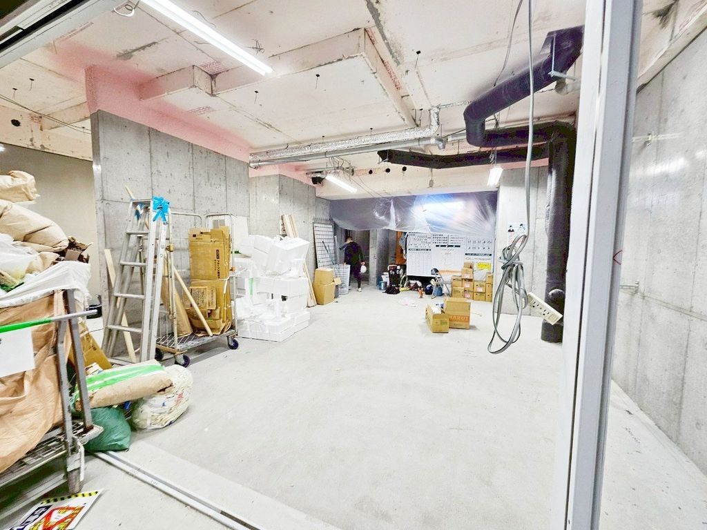 ロビー　駐車場