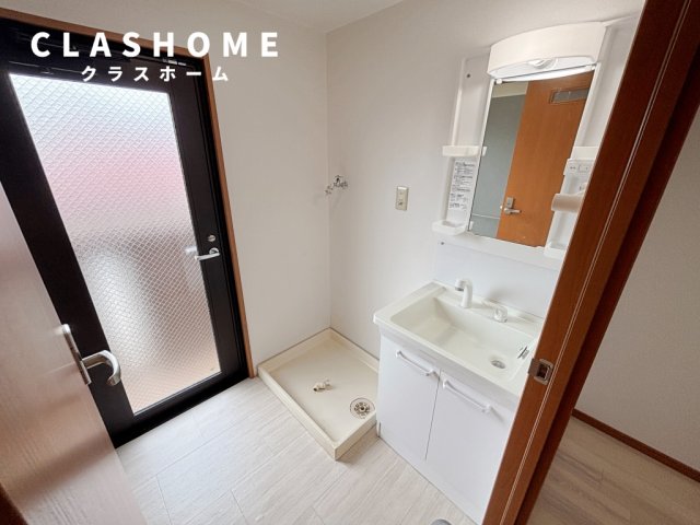 洗面設備　同物件の別部屋になります。