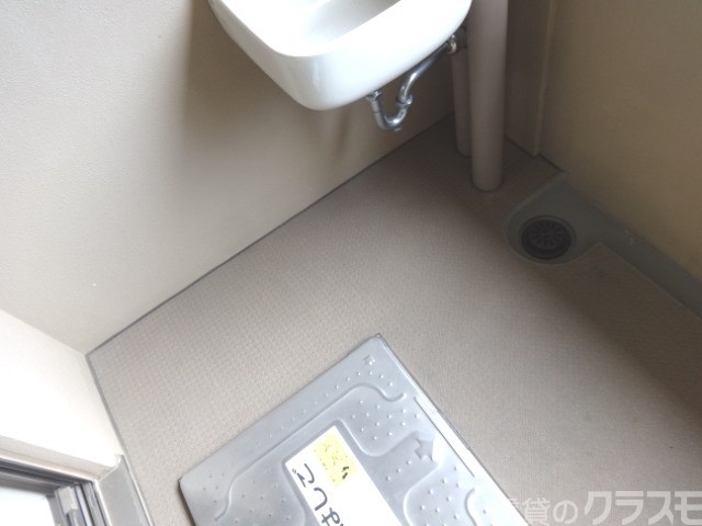 バルコニー　バルコニーのお掃除もファイトです。