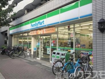 コンビニ　ファミリーマート東三国六丁目店（コンビニ）まで141m