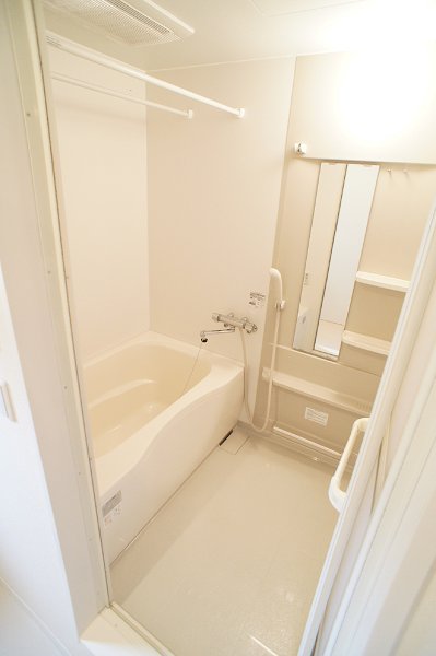 バス・シャワールーム　一日の疲れを癒すバスルームは浴室乾燥機付き☆