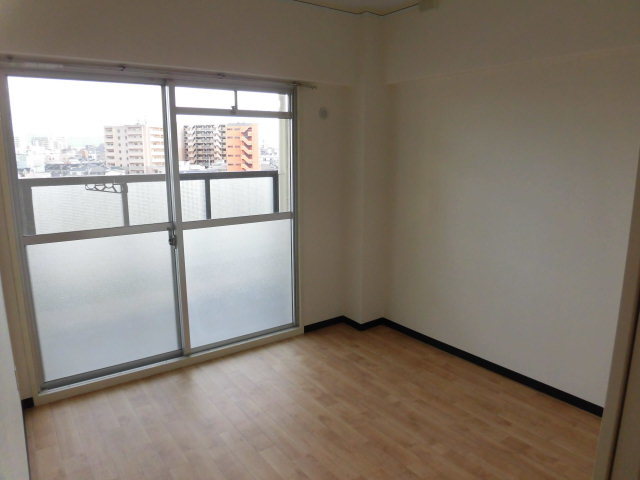 居室・リビング　窓の大きなお部屋です。