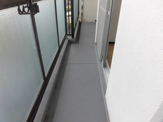 バルコニー　広々としたL字バルコニーです。