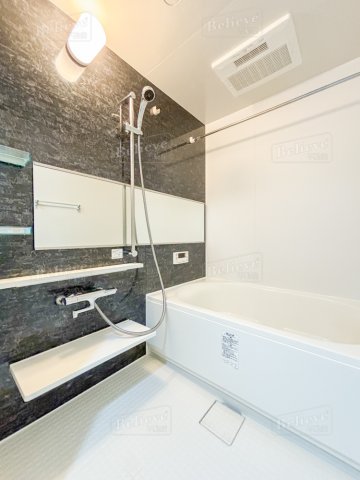 バス・シャワールーム　追い焚き・浴室乾燥機付きのお風呂です♪