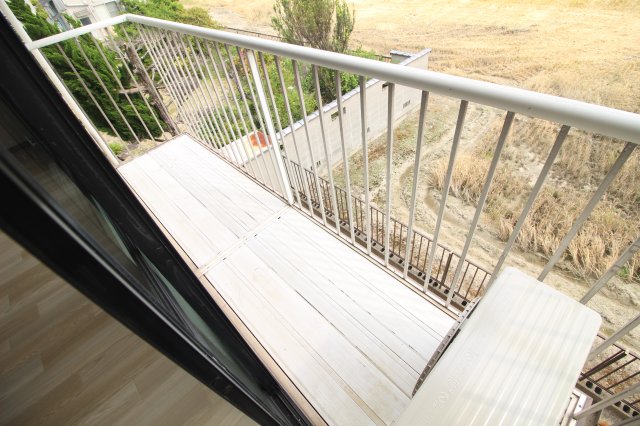 バルコニー　陽当たり良好なバルコニーです