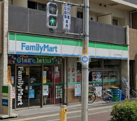 コンビニ　ファミリーマート 淀川区役所前店（コンビニ）まで106m