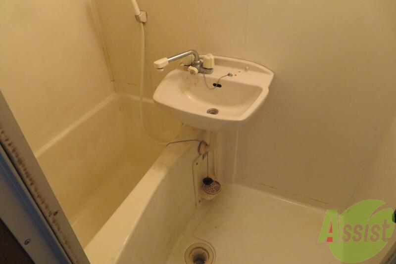 バス・シャワールーム　お風呂は洗い場も広くシャワー付きですー。