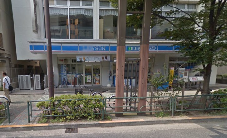コンビニ　ローソン新宿坂町店（コンビニ）まで27m