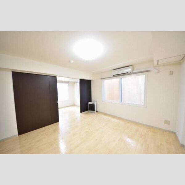 居室・リビング　白基調の明るいお部屋です♪