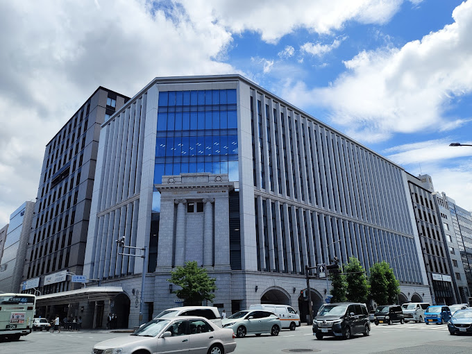 銀行　三菱UFJ銀行京都支店（銀行）まで430m