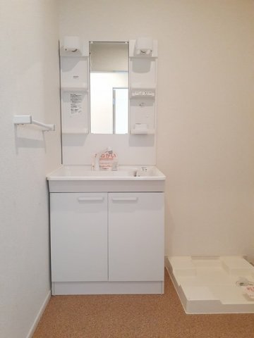 洗面設備　明るい洗面所です★