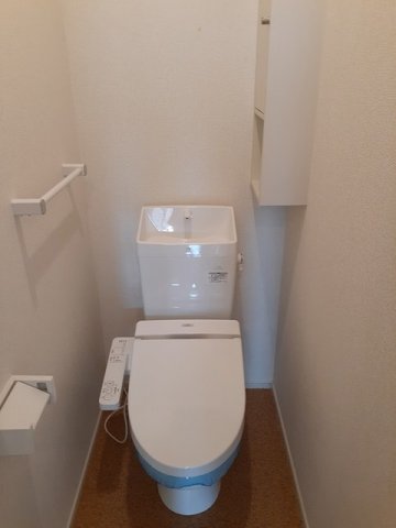 トイレ　嬉しい温水洗浄便座付き♪