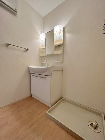 洗面設備　※同物件　別のお部屋の写真です。