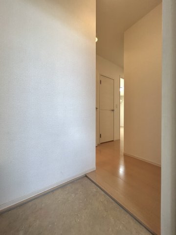 玄関　※同物件　別のお部屋の写真です。