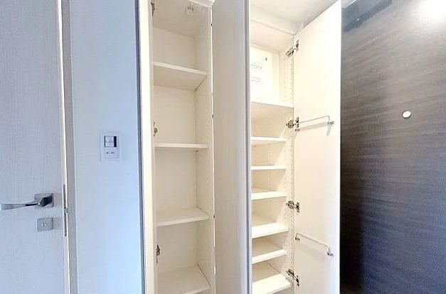 玄関　※別部屋の参考写真です。