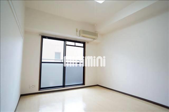 居室・リビング　明るいお部屋です